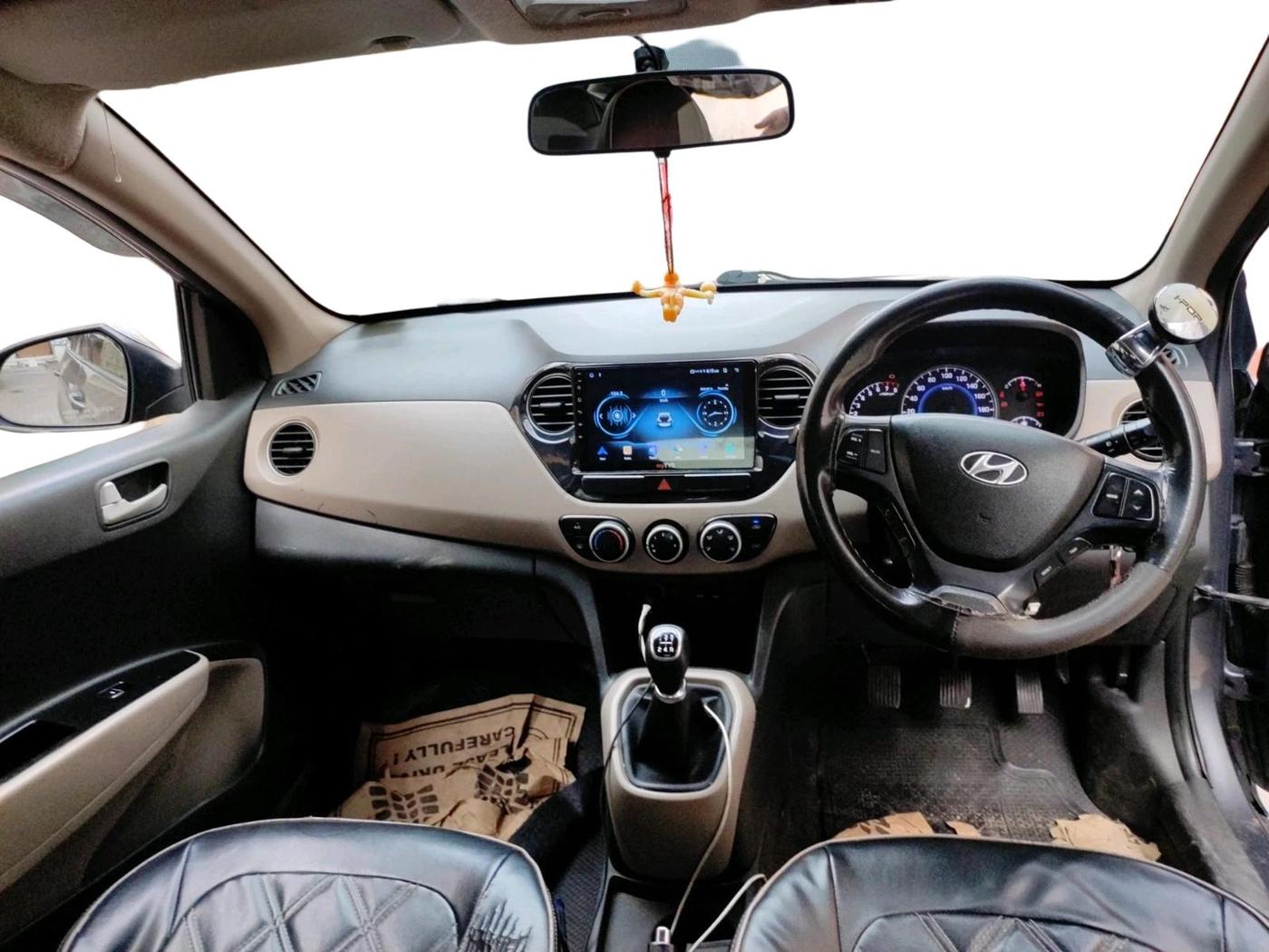 2015 Hyundai Grand i10 SPORTZ 1.2 KAPPA VTVT, Petrol, Manual, 3,10,832 km, interior