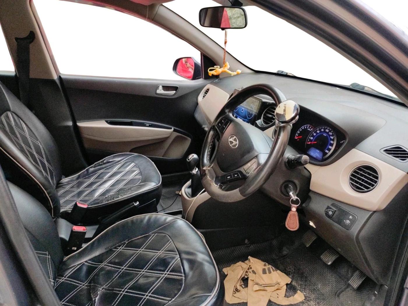 2015 Hyundai Grand i10 SPORTZ 1.2 KAPPA VTVT, Petrol, Manual, 3,10,832 km, interior