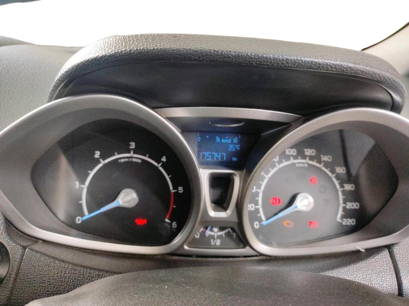 2013 Ford Ecosport TITANIUM 1.5L DIESEL, Diesel, Manual, 1,75,747 km, interior