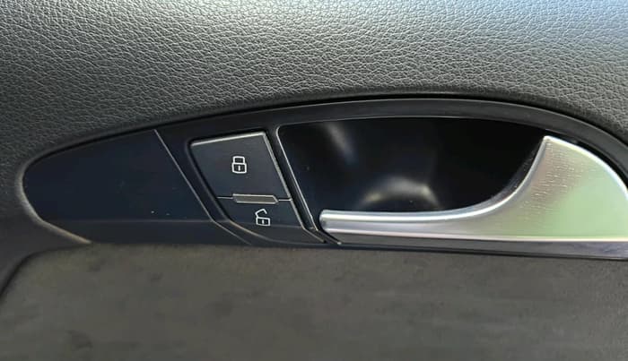 2011 Audi Q7 4.2 TDI QUATTRO, Diesel, Automatic, 1,57,341 km, interior