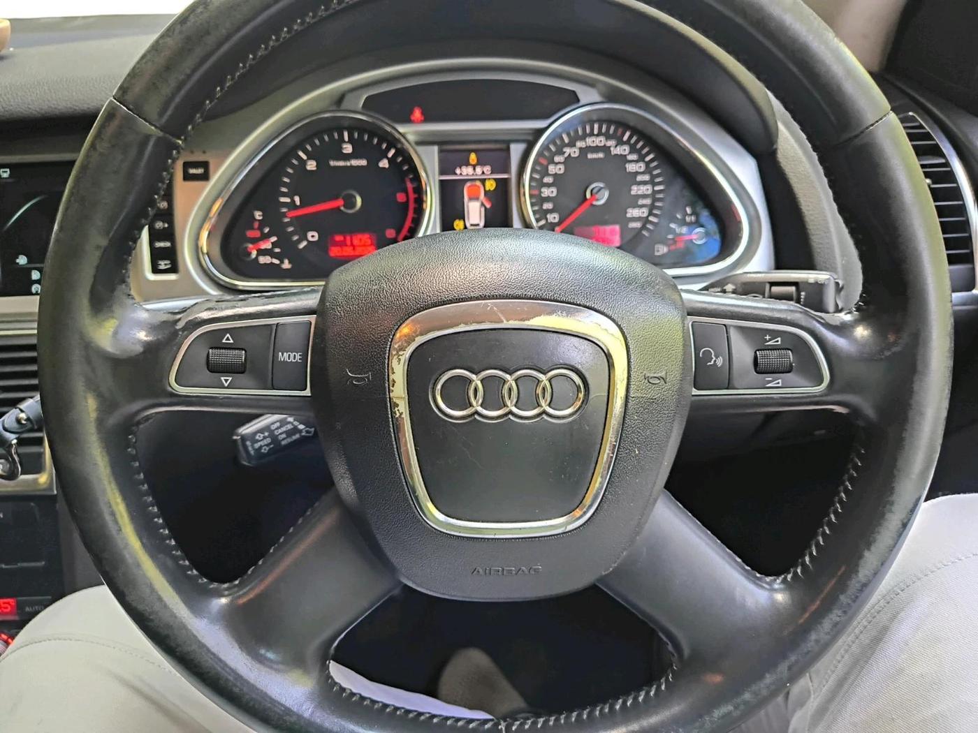 2011 Audi Q7 4.2 TDI QUATTRO, Diesel, Automatic, 1,57,341 km, interior
