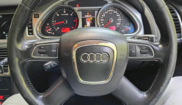 2011 Audi Q7 4.2 TDI QUATTRO, Diesel, Automatic, 1,57,341 km, interior