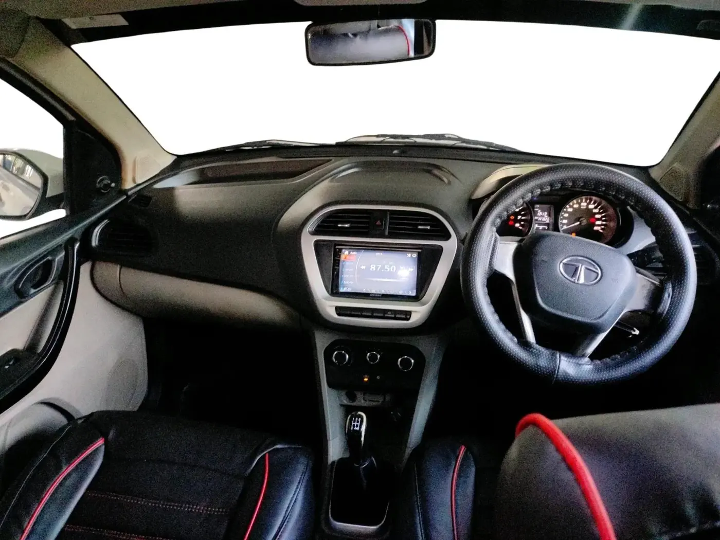 2016 Tata Tiago XM PETROL, Petrol, Manual, 1,41,626 km, interior
