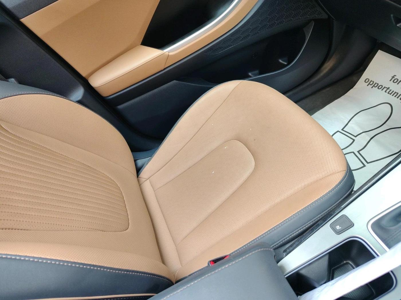 2025 Hyundai ALCAZAR Signature 7 STR 1.5 Turbo GDi Petrol DCT, Petrol, Automatic, 18,500 km, interior