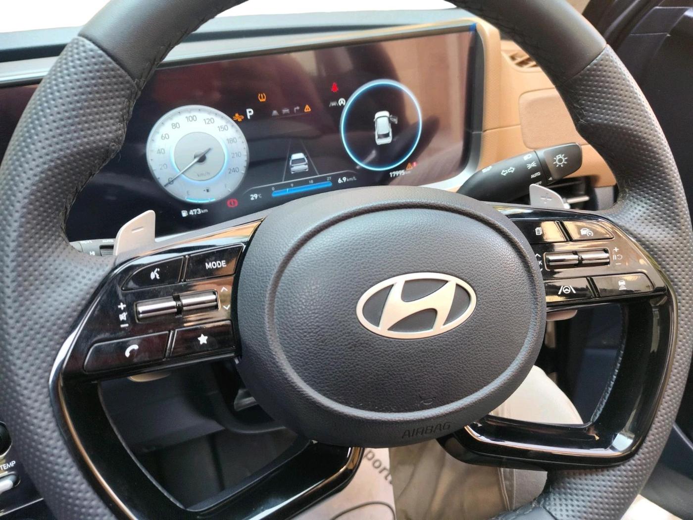 2025 Hyundai ALCAZAR Signature 7 STR 1.5 Turbo GDi Petrol DCT, Petrol, Automatic, 18,500 km, interior