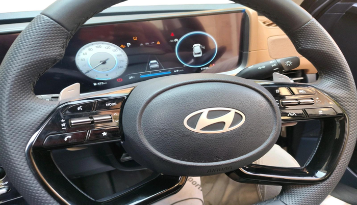 2025 Hyundai ALCAZAR Signature 7 STR 1.5 Turbo GDi Petrol DCT, Petrol, Automatic, 18,500 km, interior