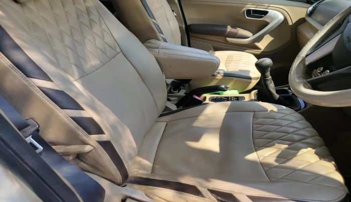 2018 Mahindra TUV300 T8, Diesel, Manual, 1,56,965 km, interior