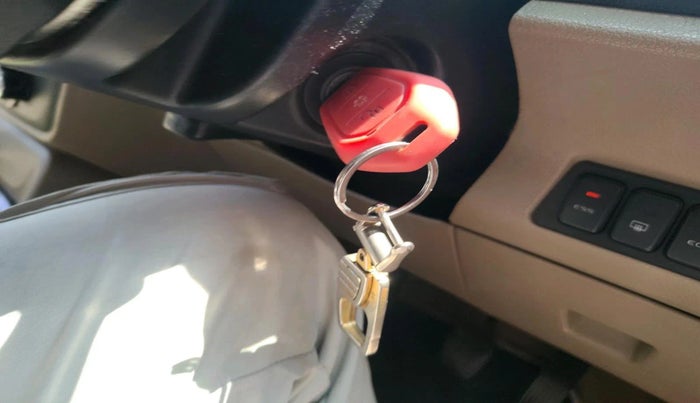 2018 Mahindra TUV300 T8, Diesel, Manual, 1,56,965 km, interior