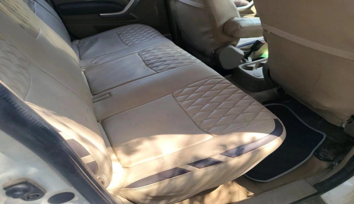 2018 Mahindra TUV300 T8, Diesel, Manual, 1,56,965 km, interior