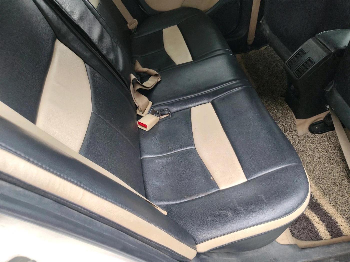 2015 Honda City 1.5L I-DTEC V, Diesel, Manual, 1,93,250 km, interior