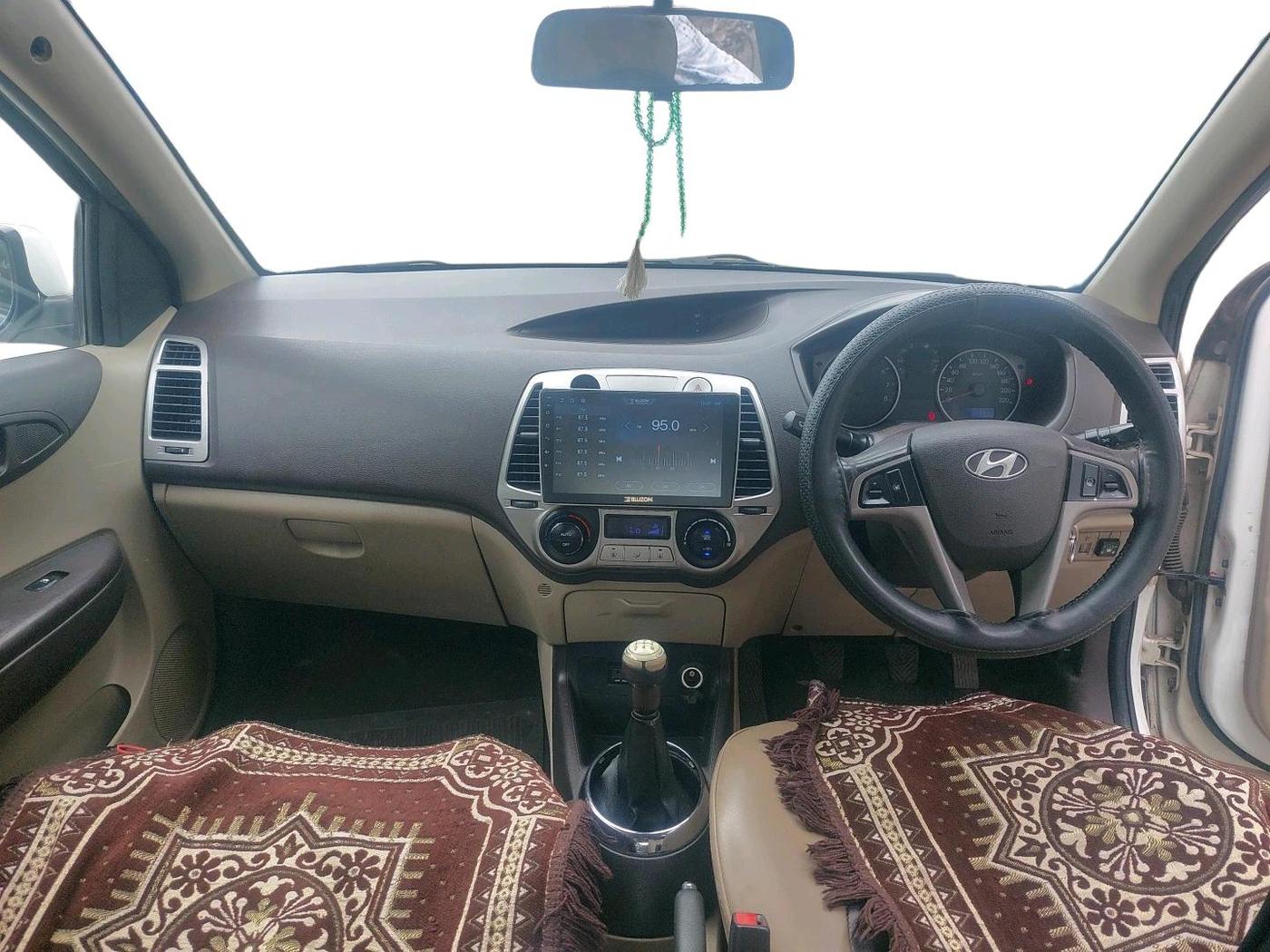 2011 Hyundai i20 SPORTZ 1.2, CNG, Manual, 90,330 km, interior