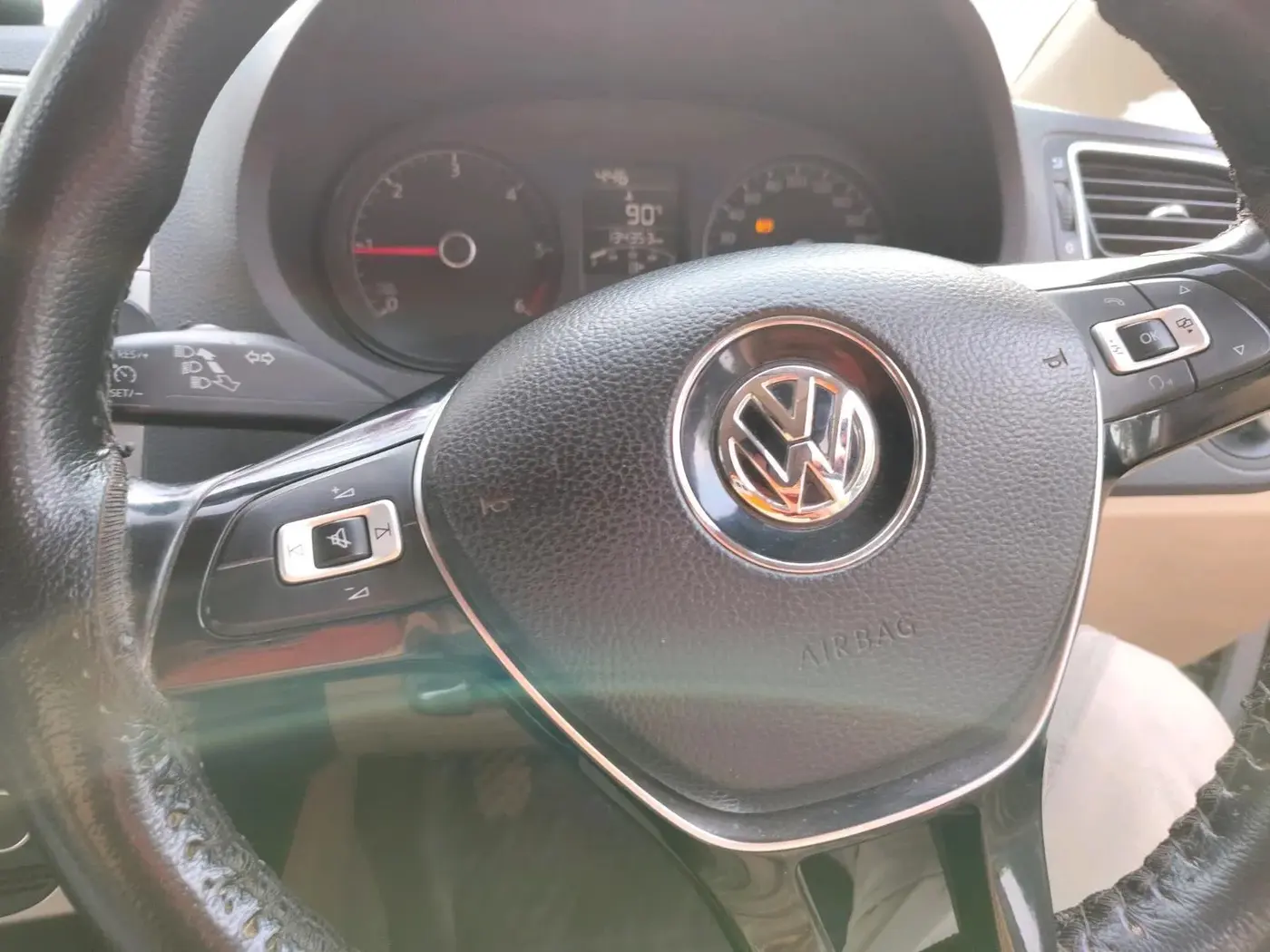 2017 Volkswagen Ameo HIGHLINE PLUS 1.5L 16 ALLOY, Diesel, Manual, 1,34,353 km, interior