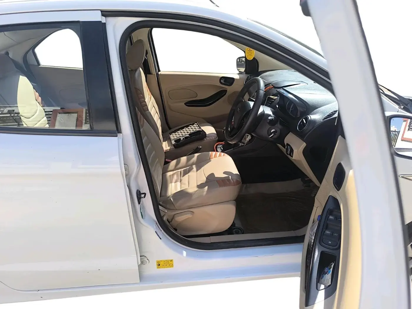 2015 Ford Figo Aspire TITANIUM 1.2 PETROL, Petrol, Manual, 94,580 km, interior