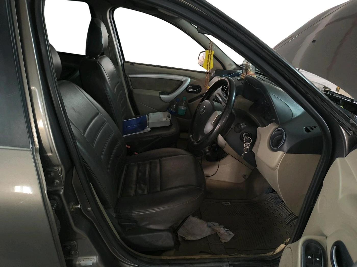 2013 Nissan Terrano XL (D), Diesel, Manual, 1,70,946 km, interior