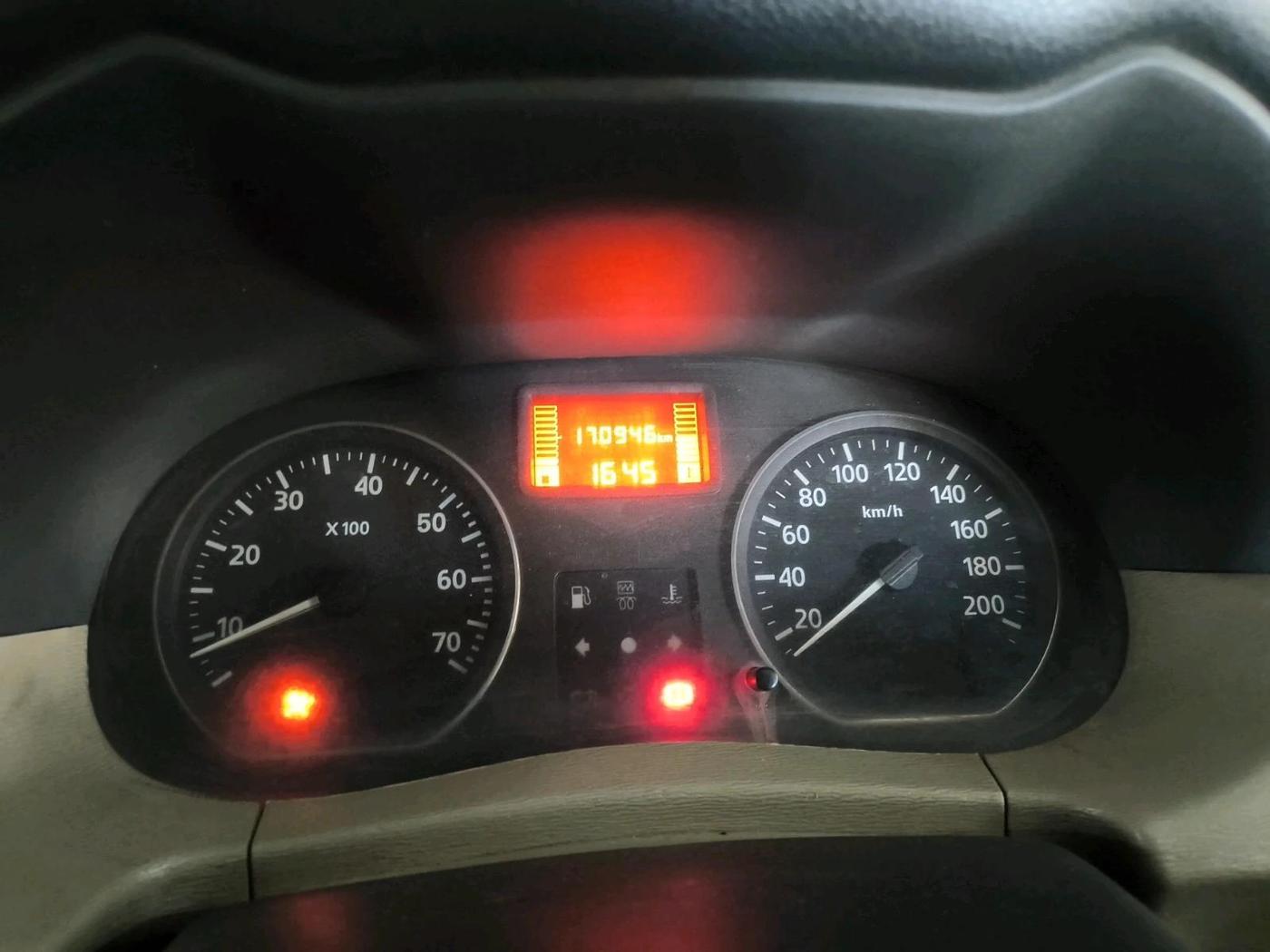 2013 Nissan Terrano XL (D), Diesel, Manual, 1,70,946 km, interior