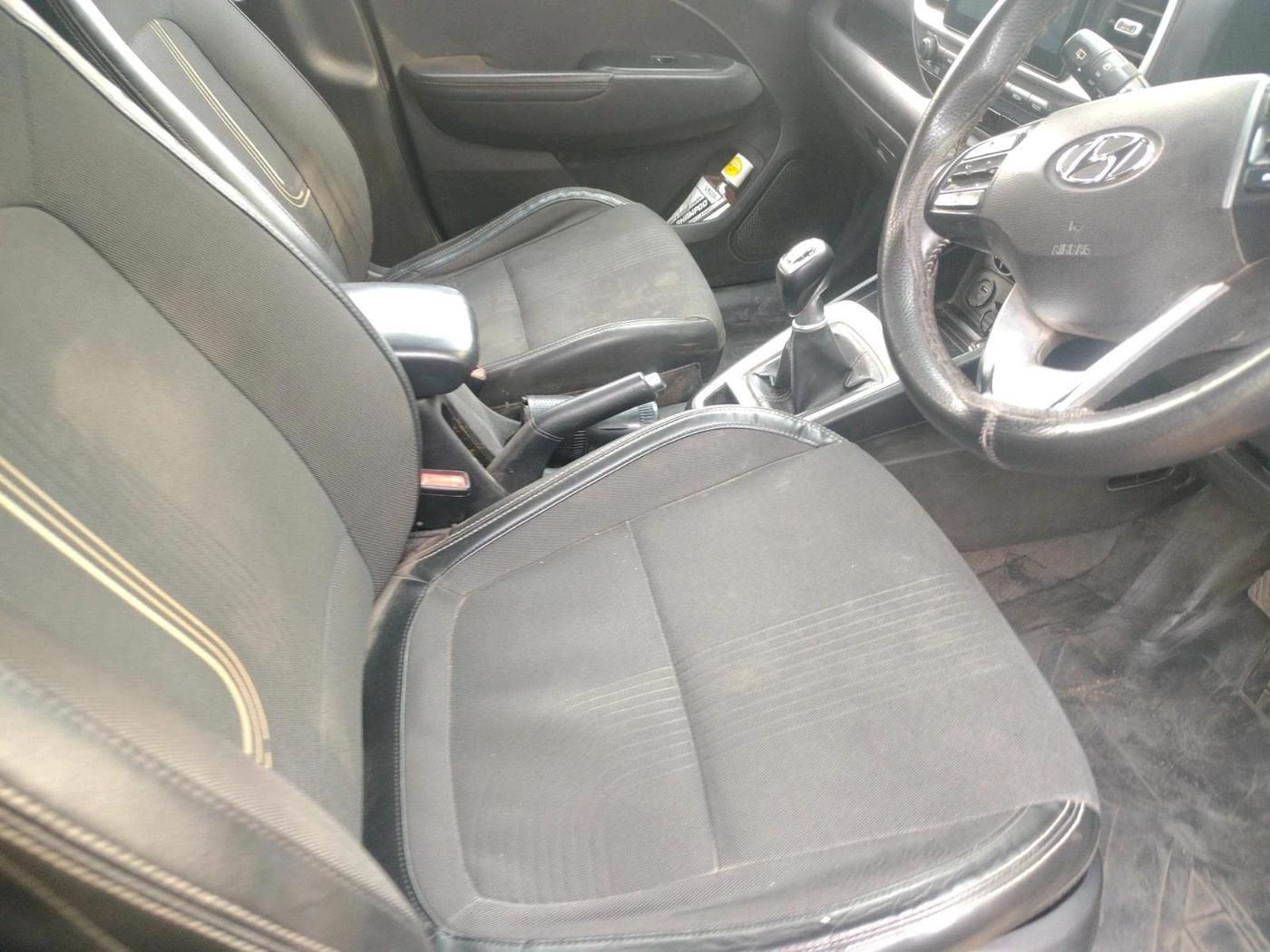 2019 Hyundai VENUE SX(O) 1.4 CRDI, Diesel, Manual, 1,63,918 km, interior