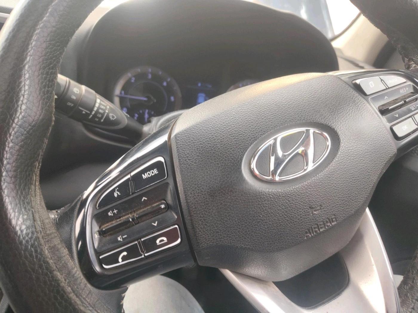 2019 Hyundai VENUE SX(O) 1.4 CRDI, Diesel, Manual, 1,63,918 km, interior