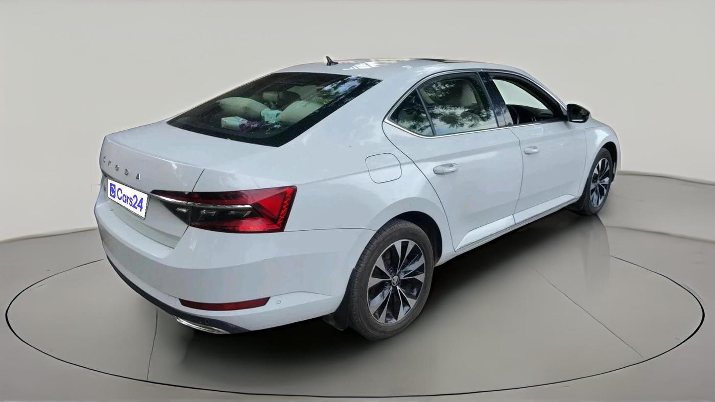 2020 Skoda Superb L&K 2.0 TSI AT, Petrol, Automatic, 1,17,944 km, exterior
