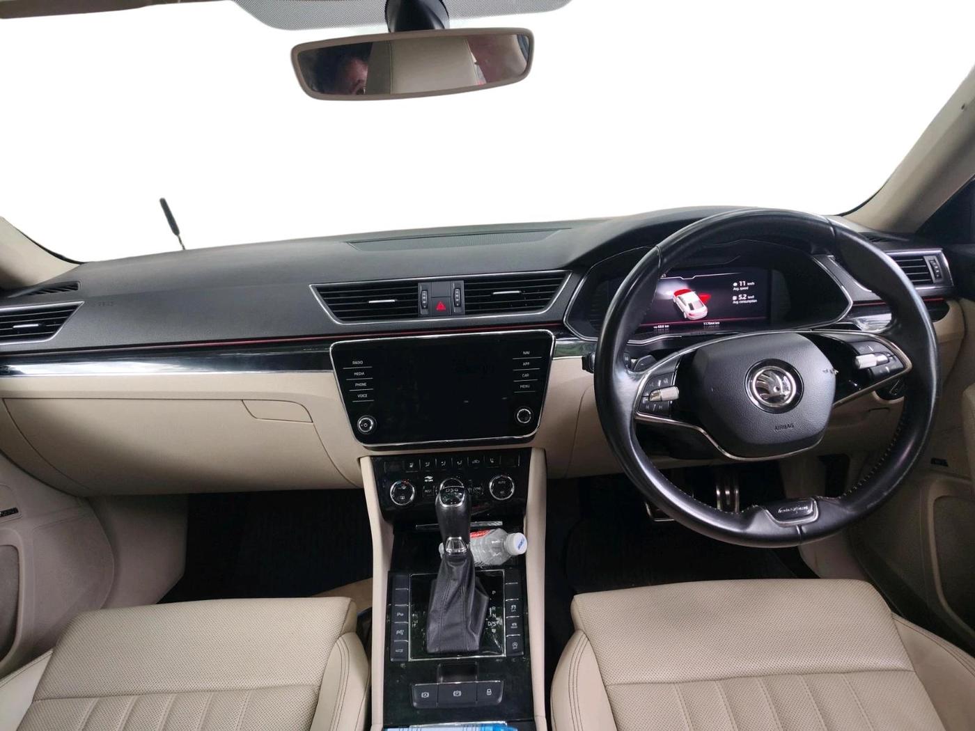 2020 Skoda Superb L&K 2.0 TSI AT, Petrol, Automatic, 1,17,944 km, interior