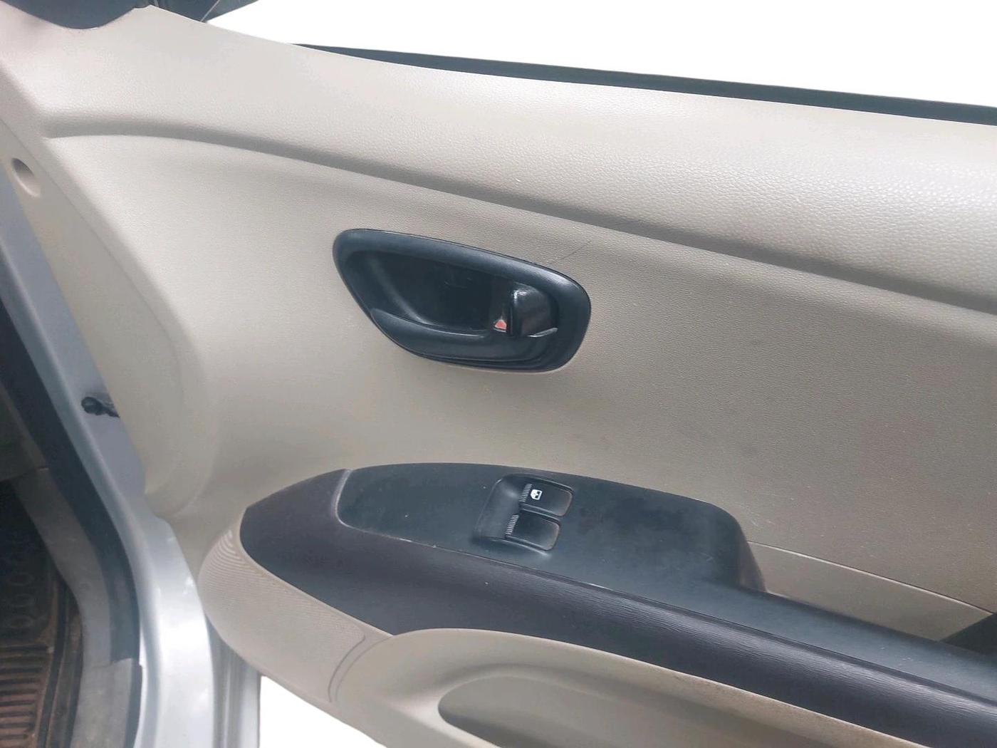2012 Hyundai i10 ERA 1.1, CNG, Manual, 92,014 km, interior