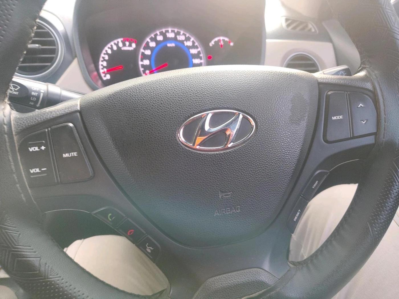 2019 Hyundai Grand i10 SPORTZ 1.2 KAPPA VTVT, Petrol, Manual, 1,39,475 km, interior
