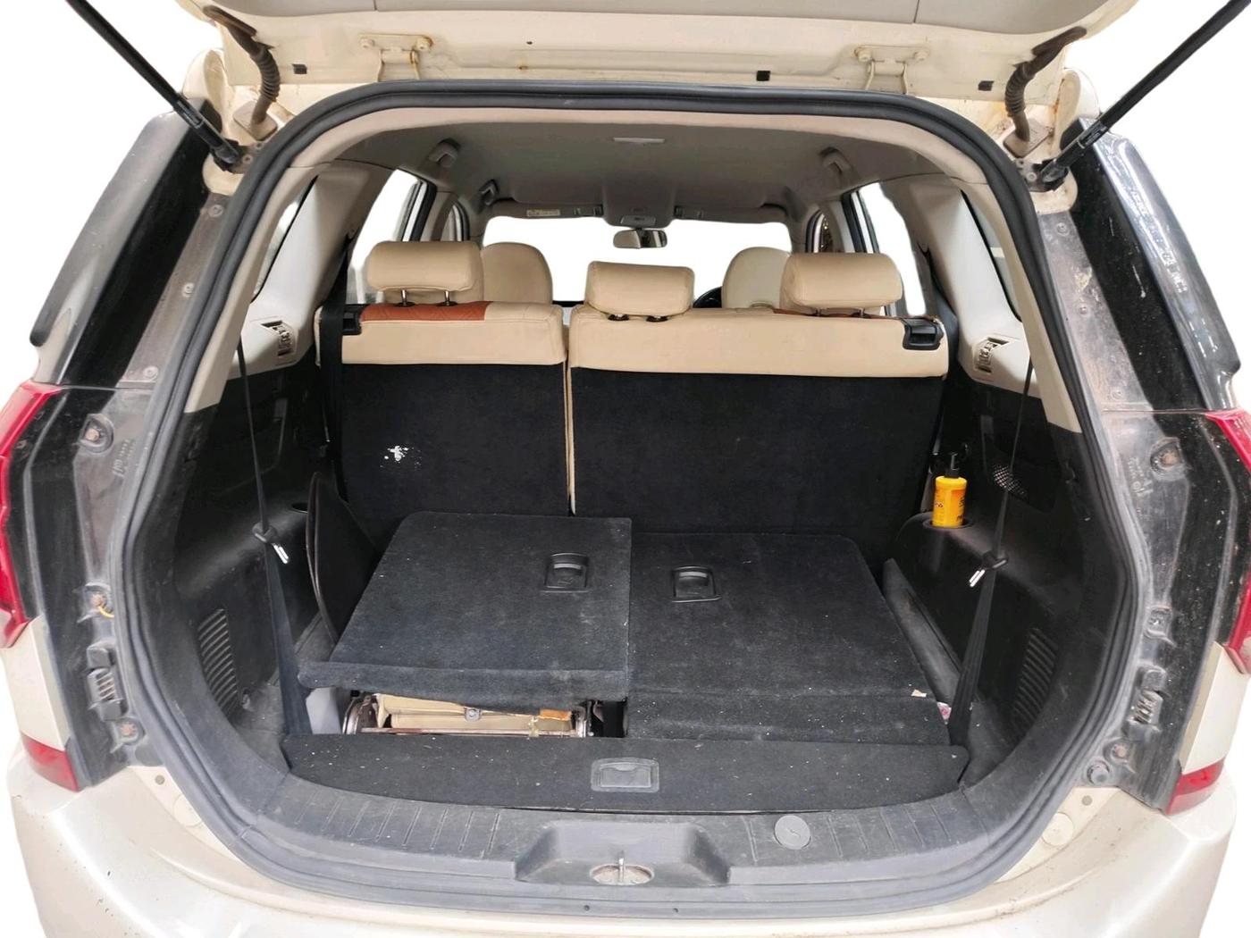 2018 Mahindra XUV500 W5, Diesel, Manual, 74,084 km, exterior