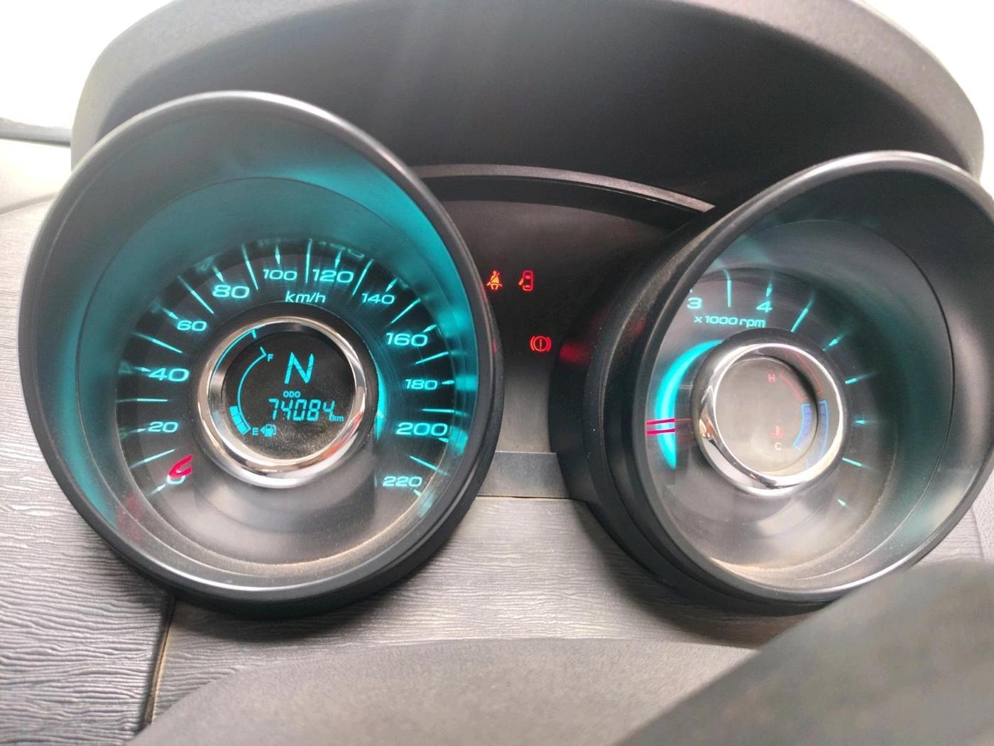 2018 Mahindra XUV500 W5, Diesel, Manual, 74,084 km, interior