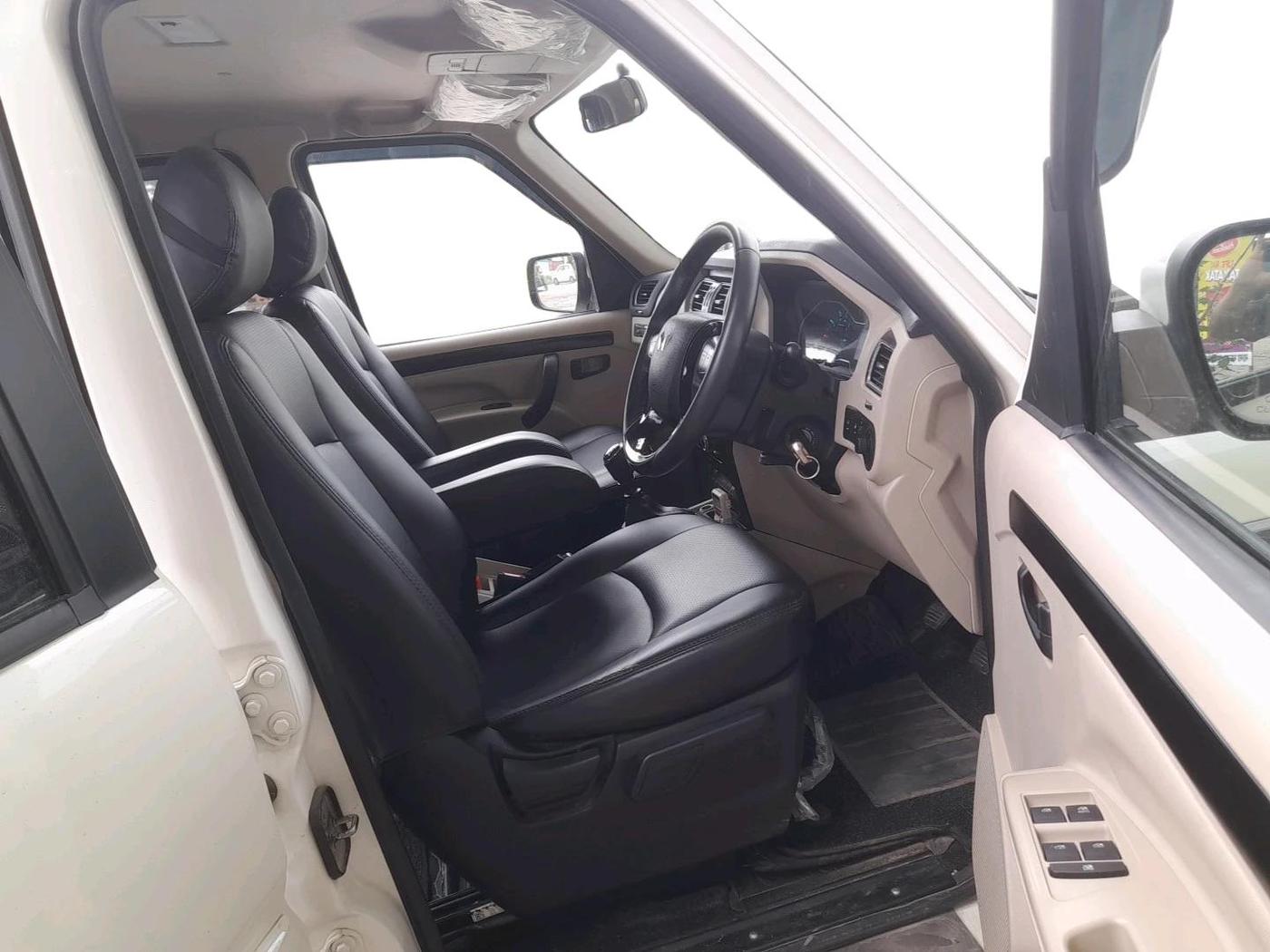 2023 Mahindra SCORPIO CLASSIC S11 7STR, Diesel, Manual, 18,192 km, interior