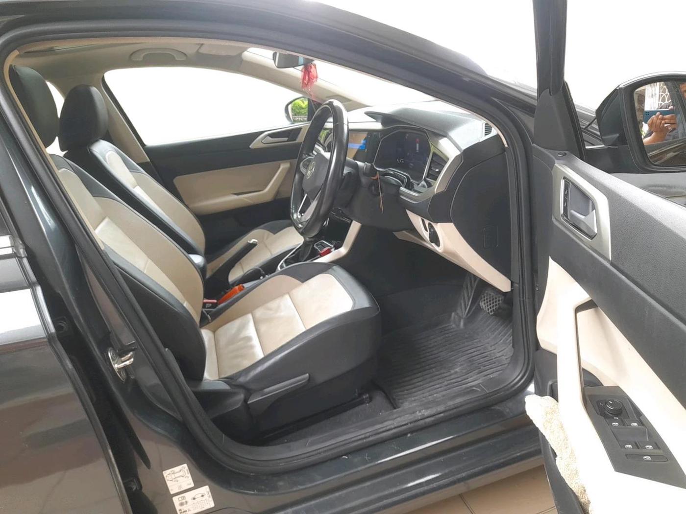 2022 Volkswagen VIRTUS TOPLINE TSI 1.0 AT, Petrol, Automatic, 31,469 km, interior
