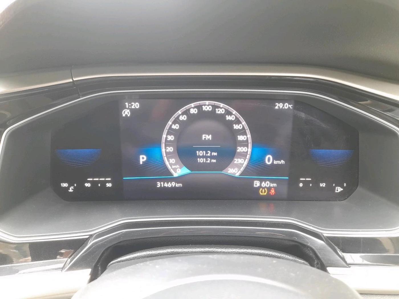 2022 Volkswagen VIRTUS TOPLINE TSI 1.0 AT, Petrol, Automatic, 31,469 km, interior