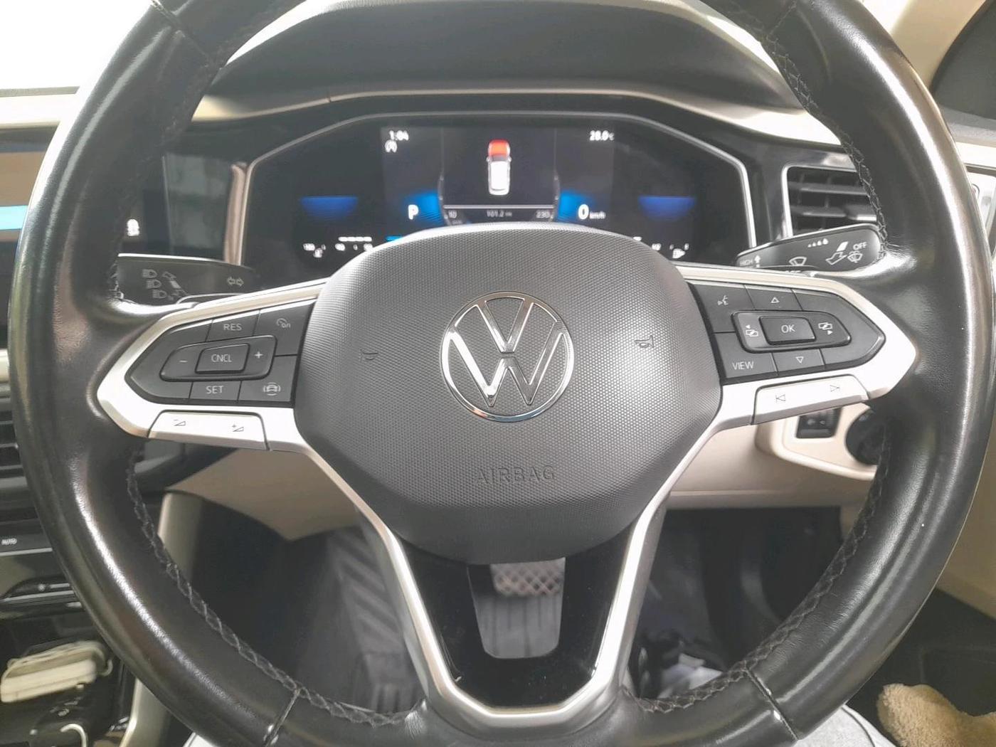 2022 Volkswagen VIRTUS TOPLINE TSI 1.0 AT, Petrol, Automatic, 31,469 km, interior