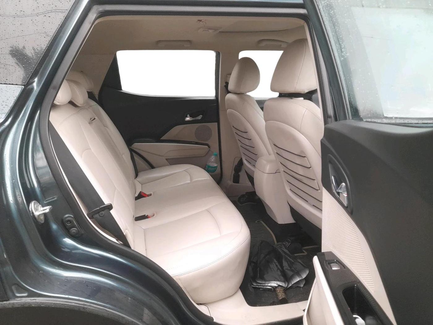 2021 Mahindra XUV300 W8 (O) 1.2 PETROL, Petrol, Manual, 51,849 km, interior