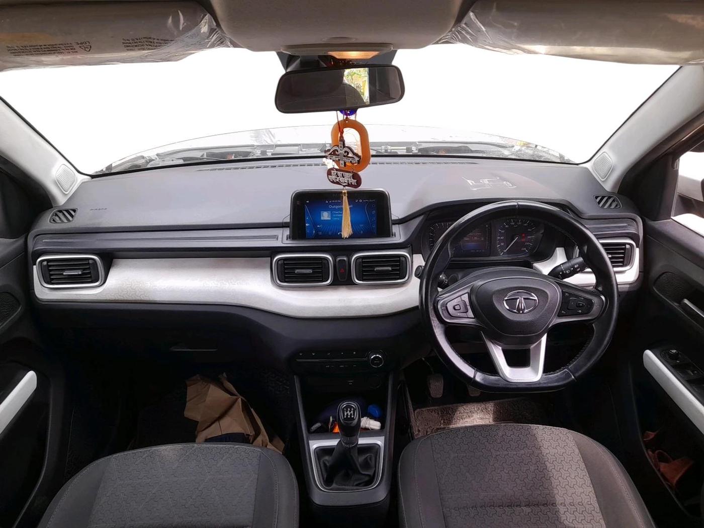 2023 Tata PUNCH CREATIVE  MT, Petrol, Manual, 28,719 km, interior
