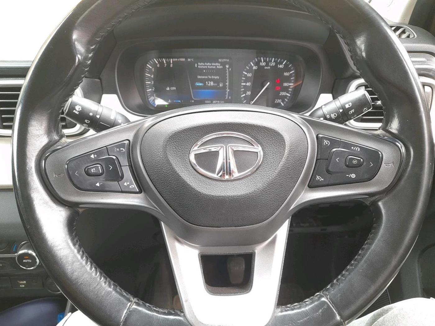 2023 Tata PUNCH CREATIVE  MT, Petrol, Manual, 28,719 km, interior