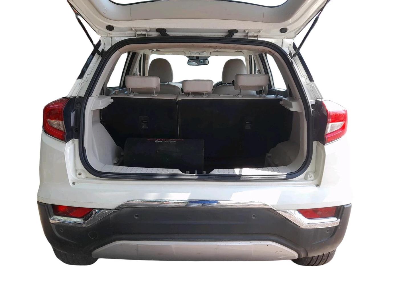 2019 Mahindra XUV300 W8 (O) 1.5 DIESEL, Diesel, Manual, 93,738 km, exterior