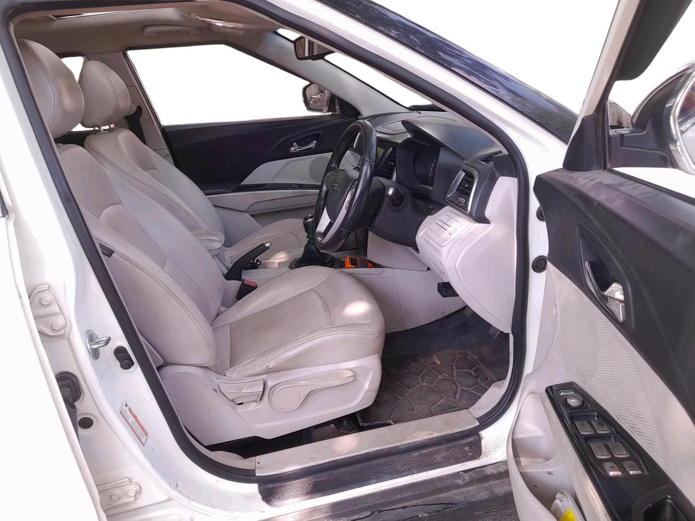 2019 Mahindra XUV300 W8 (O) 1.5 DIESEL, Diesel, Manual, 93,738 km, interior