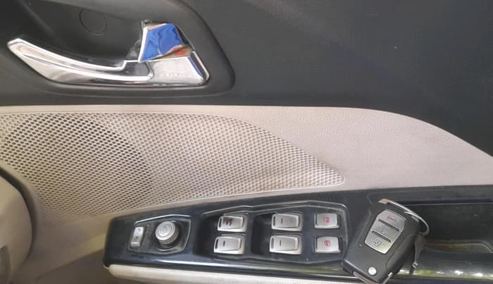 2019 Mahindra XUV300 W8 (O) 1.5 DIESEL, Diesel, Manual, 93,738 km, interior