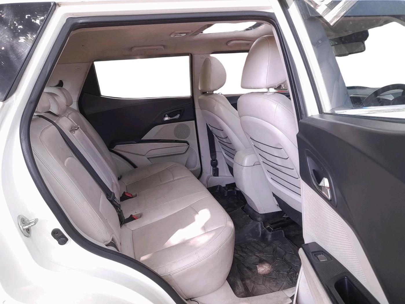 2019 Mahindra XUV300 W8 (O) 1.5 DIESEL, Diesel, Manual, 93,738 km, interior