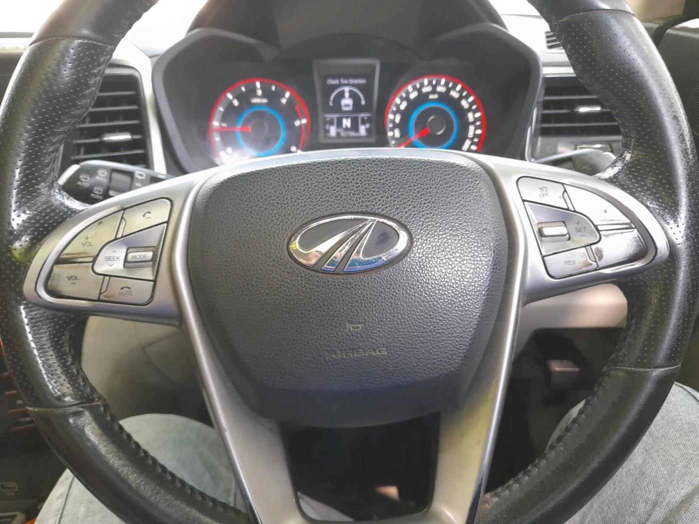 2019 Mahindra XUV300 W8 (O) 1.5 DIESEL, Diesel, Manual, 93,738 km, interior