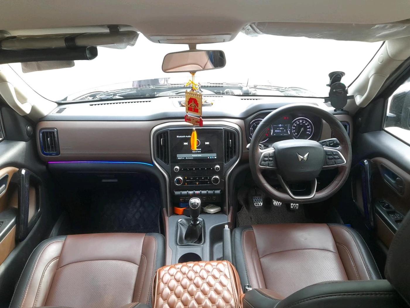 2024 Mahindra SCORPIO-N Z4 PETROL MT 7 STR, Petrol, Manual, 9,679 km, interior