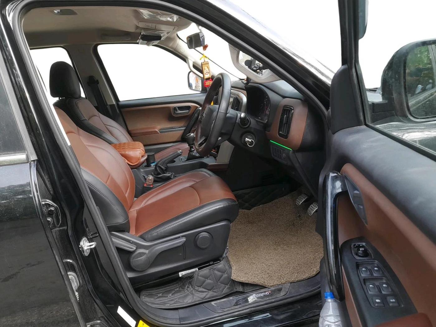 2024 Mahindra SCORPIO-N Z4 PETROL MT 7 STR, Petrol, Manual, 9,679 km, interior