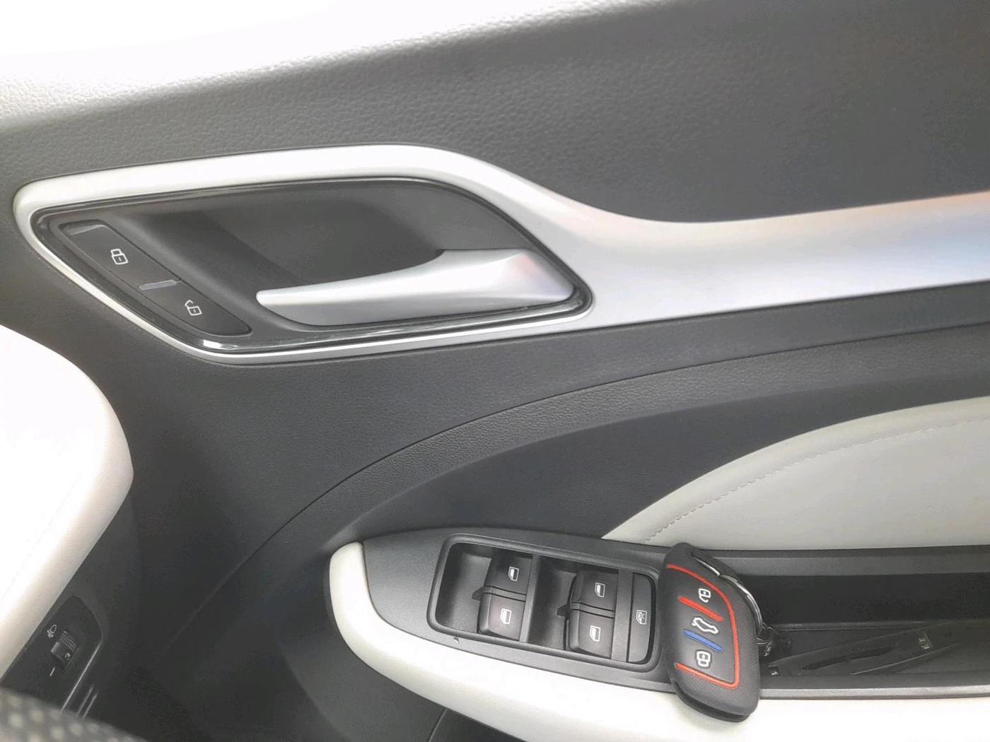 2024 MG ASTOR Select 1.5 CVT (Ivory), Petrol, Automatic, 14,011 km, interior