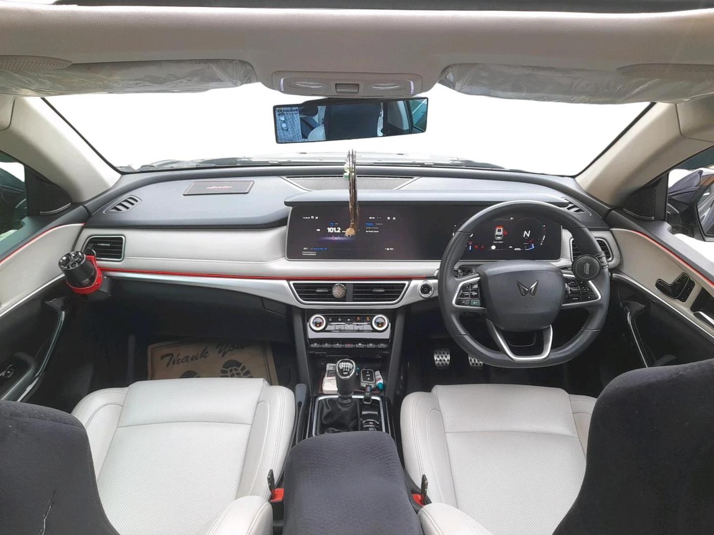 2023 Mahindra XUV700 AX 7 LUXURY D MT 7 STR, Diesel, Manual, 45,753 km, interior