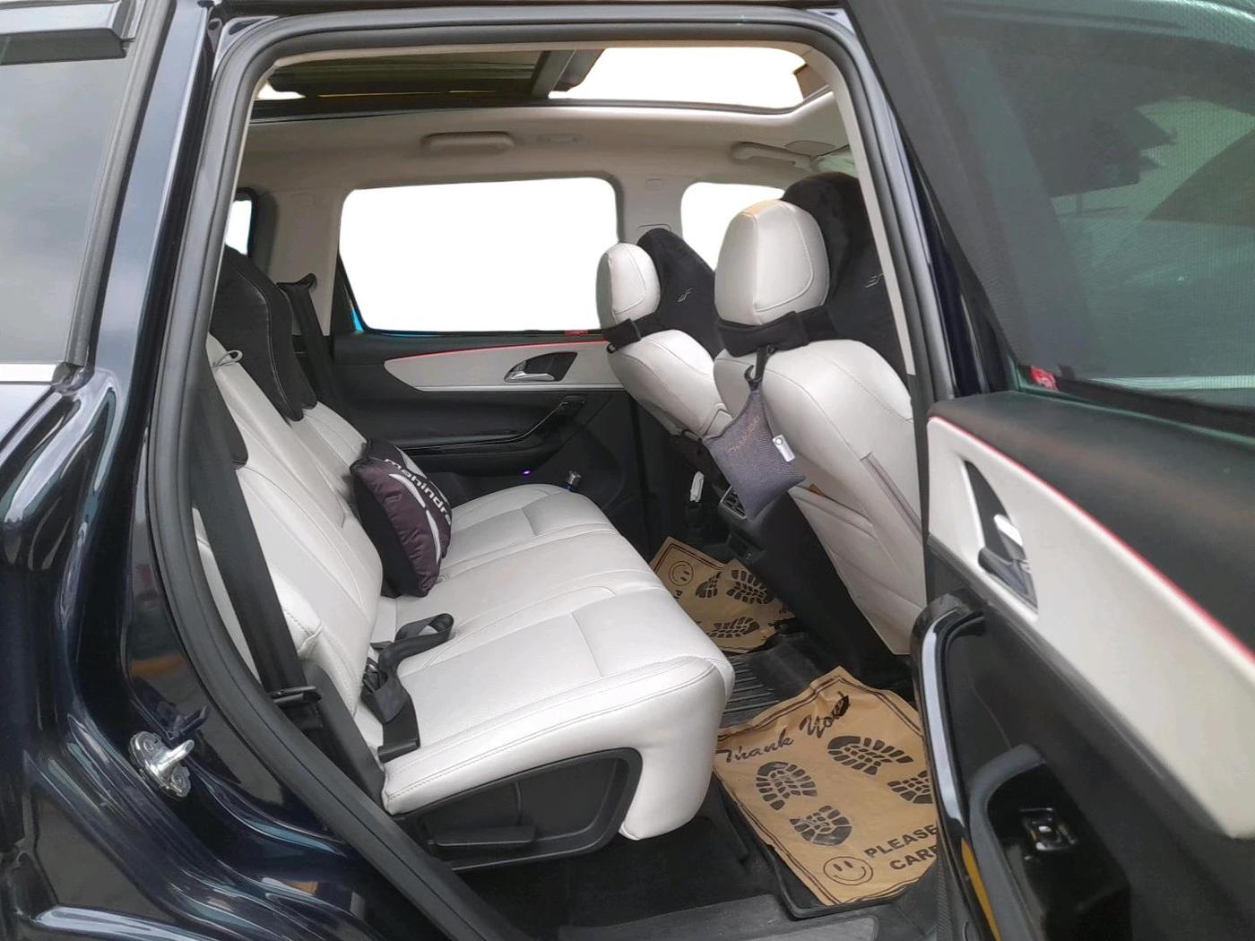 2023 Mahindra XUV700 AX 7 LUXURY D MT 7 STR, Diesel, Manual, 45,753 km, interior