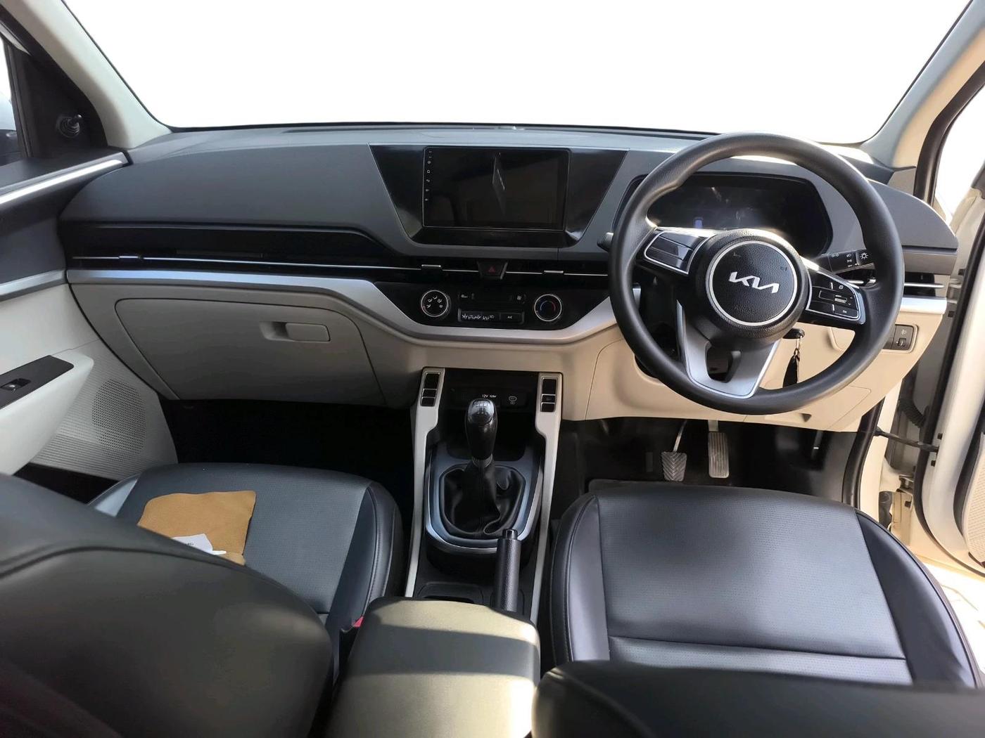 2023 KIA CARENS PREMIUM 1.5 DIESEL IMT 7 STR, Diesel, Manual, 1,90,476 km, interior