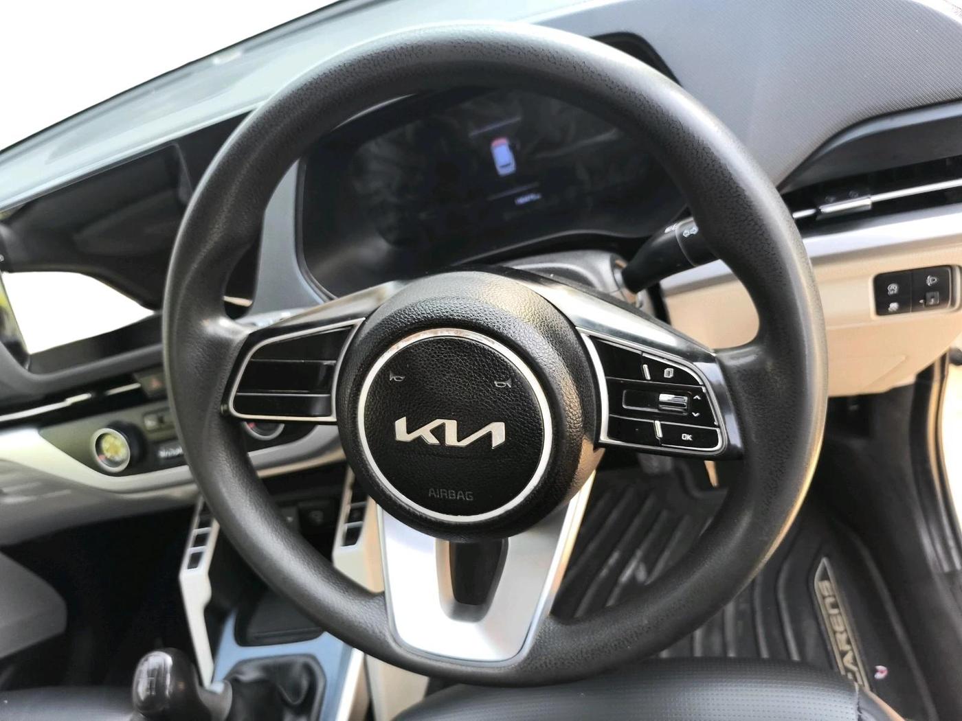 2023 KIA CARENS PREMIUM 1.5 DIESEL IMT 7 STR, Diesel, Manual, 1,90,476 km, interior