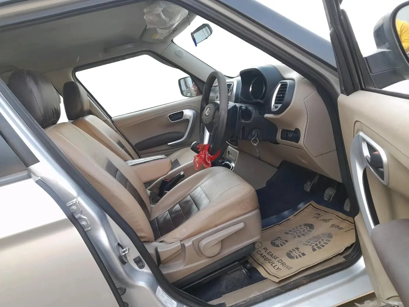 2018 Mahindra TUV300 T8, Diesel, Manual, 73,000 km, interior