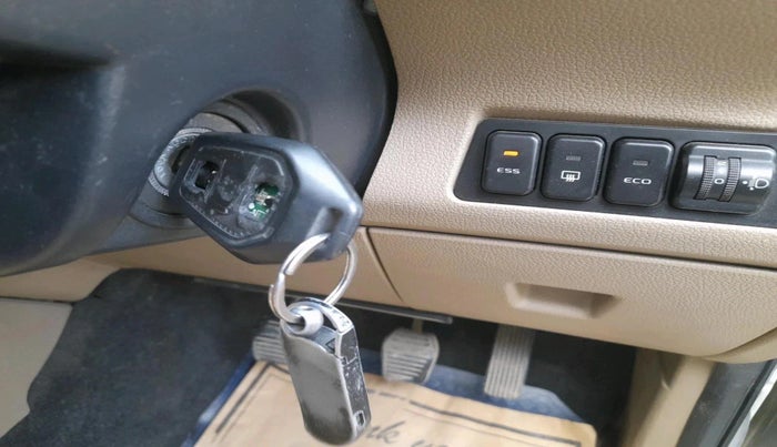 2018 Mahindra TUV300 T8, Diesel, Manual, 72,683 km, interior