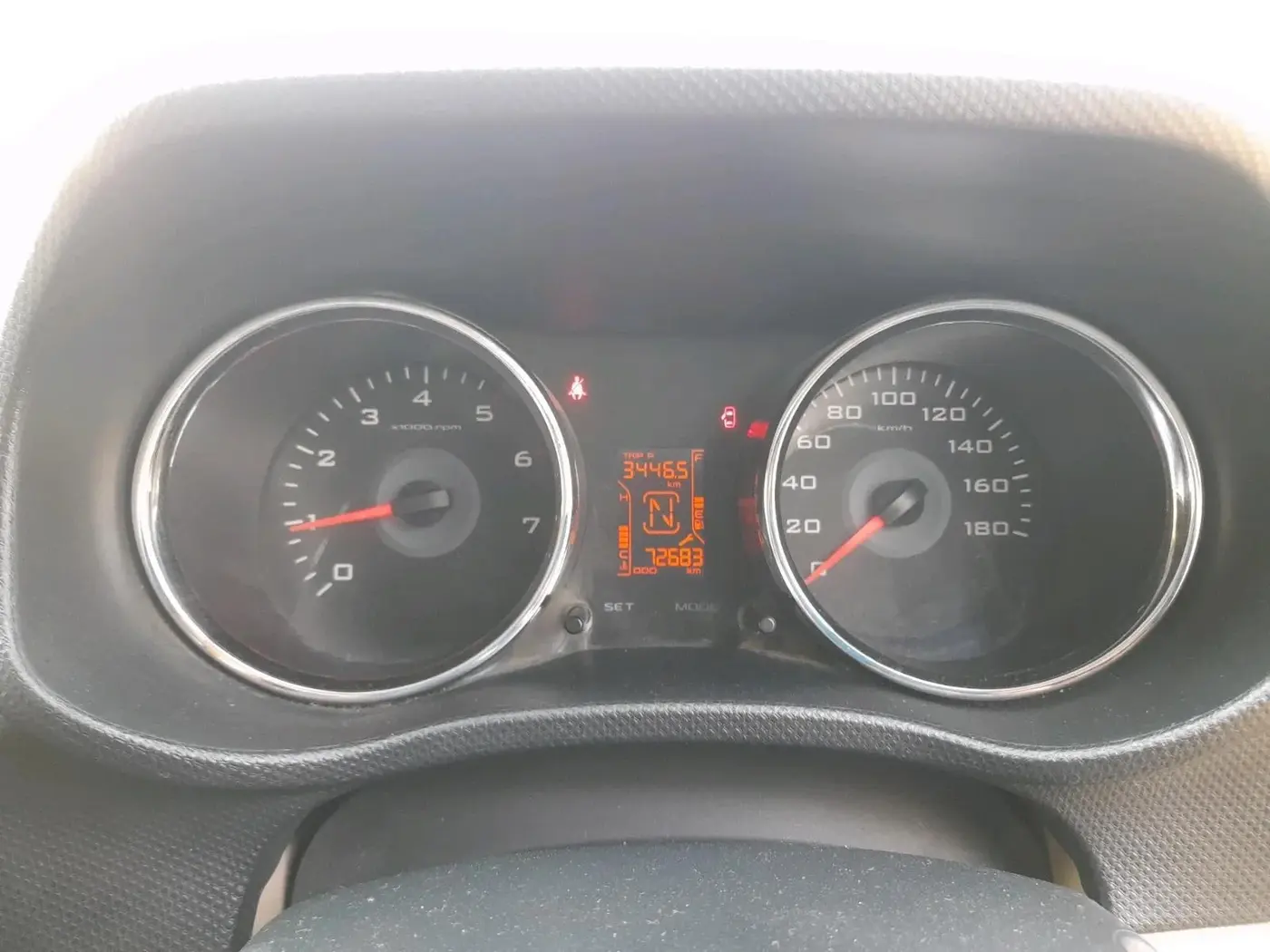 2018 Mahindra TUV300 T8, Diesel, Manual, 73,000 km, interior