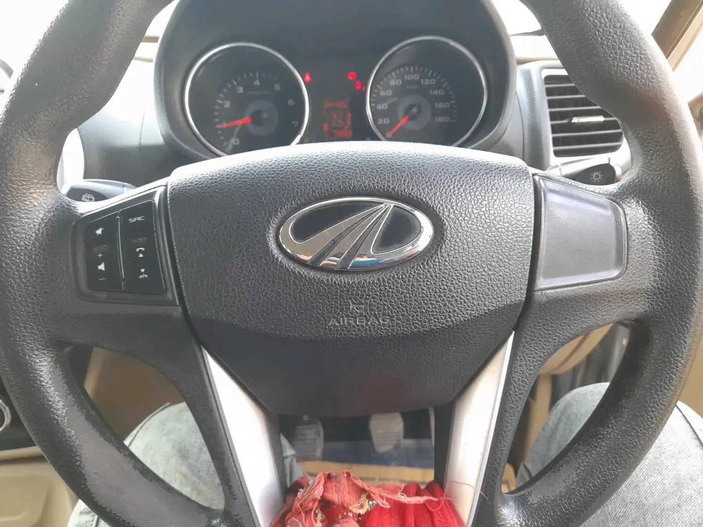 2018 Mahindra TUV300 T8, Diesel, Manual, 73,000 km, interior